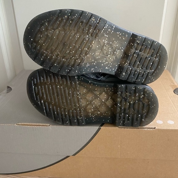 Limited Edition Dr. Martens Heart Boots. Kids 7 - Picture 6 of 9